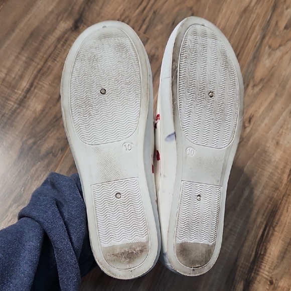 Cato Women’s White with Red Heart Pattern Slip On Loafer Flat Shoes 10M - Picture 7 of 10